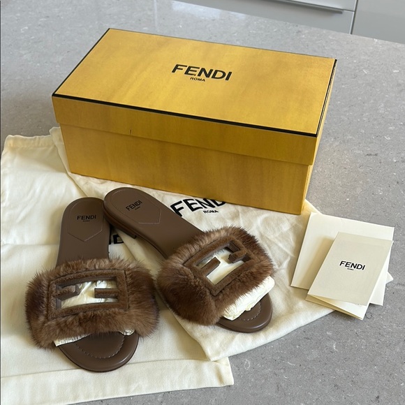 Fendi Baguette Mink and Leather Slide Brown Women’s Size 37 Sandals Shoe Slipper - Picture 1 of 12